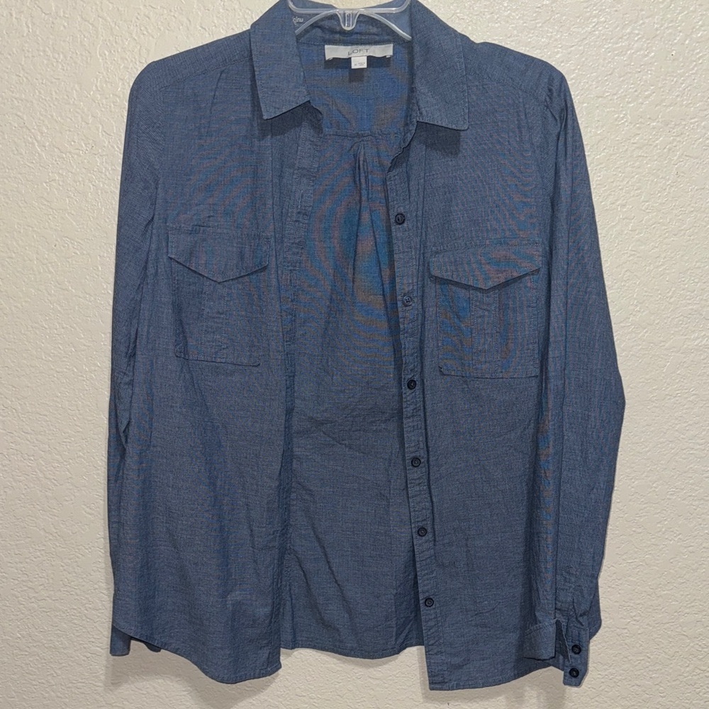 LOFT Chambray Button Down Shirt Women’s Medium Blue Denim Lightweight Top